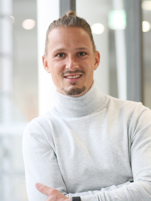 Scherres-Maximilian-Gläserne Molkerei-web